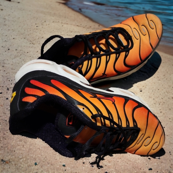 Upgrade Your Style: Men's Nike Air Maxakers Size 10 in EUC! - Picture 1 of 4